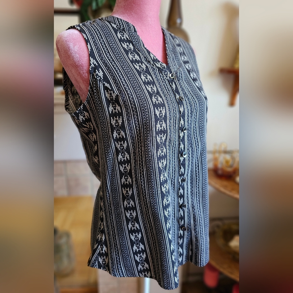 Weatherproof Vintage Button-up Linen Sleeveless Blouse. Size Small.